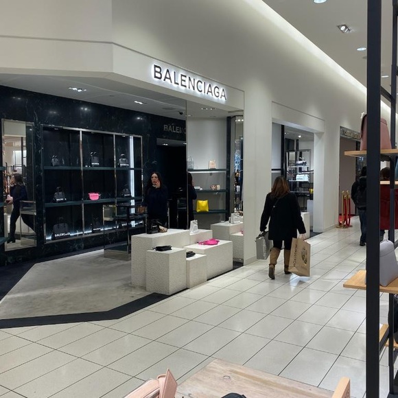 Meet your posher - Picture 2 of 2